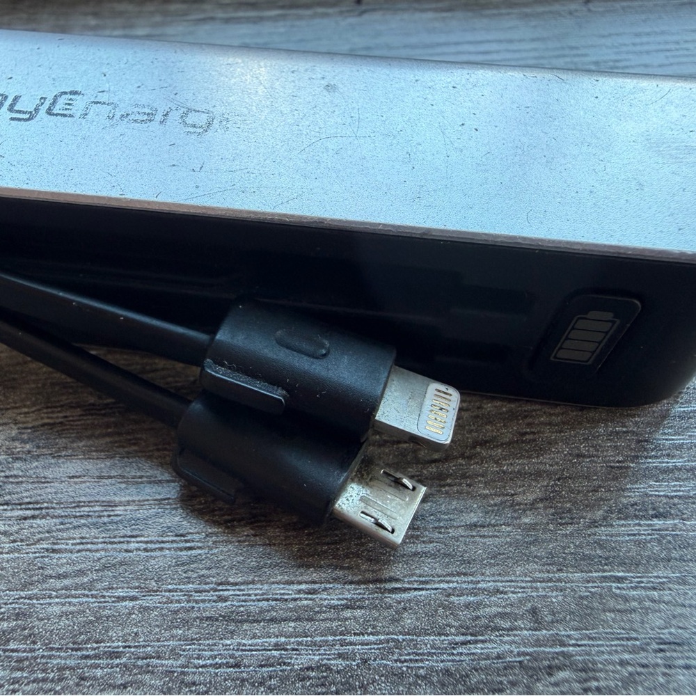 Mycharge - power hub mini bank + built in cables